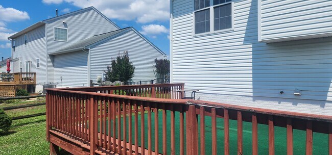 Building Photo - Spacious Home with Room to Spread Out
