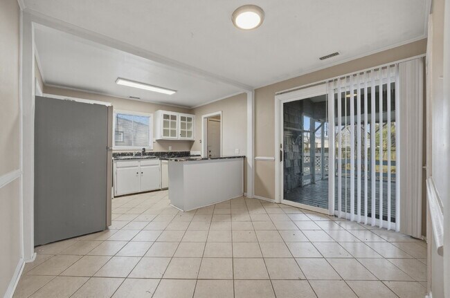 Building Photo - 3 BED, 1 BATH HOUSE FOR RENT IN CHESAPEAKE VA!