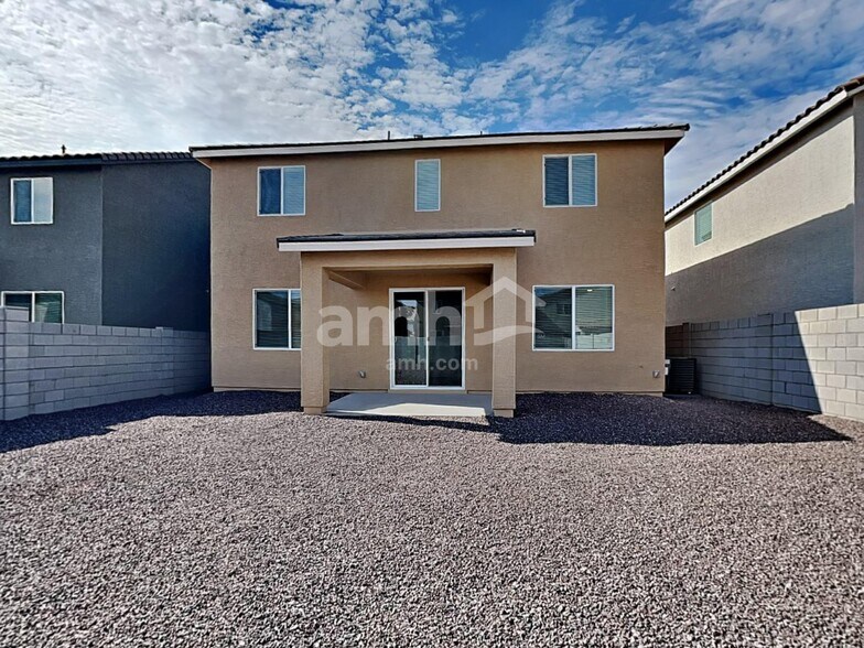 Building Photo - 9740 W Parkway Dr