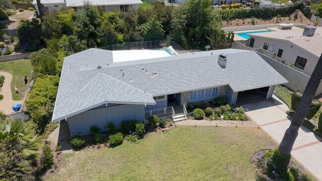Building Photo - Beautiful One Level, 3 Bedroom, 3 Bathroom Tarzana Pool Home for Lease!