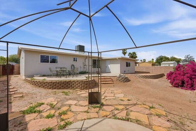 Building Photo - Spacious 3BR/2BA Tucson Retreat with 2-Car Garage & Expansive Patio