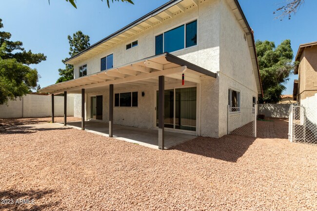 Building Photo - 1337 E Northshore Dr