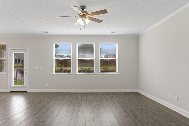 Building Photo - 912 Newburn Dr