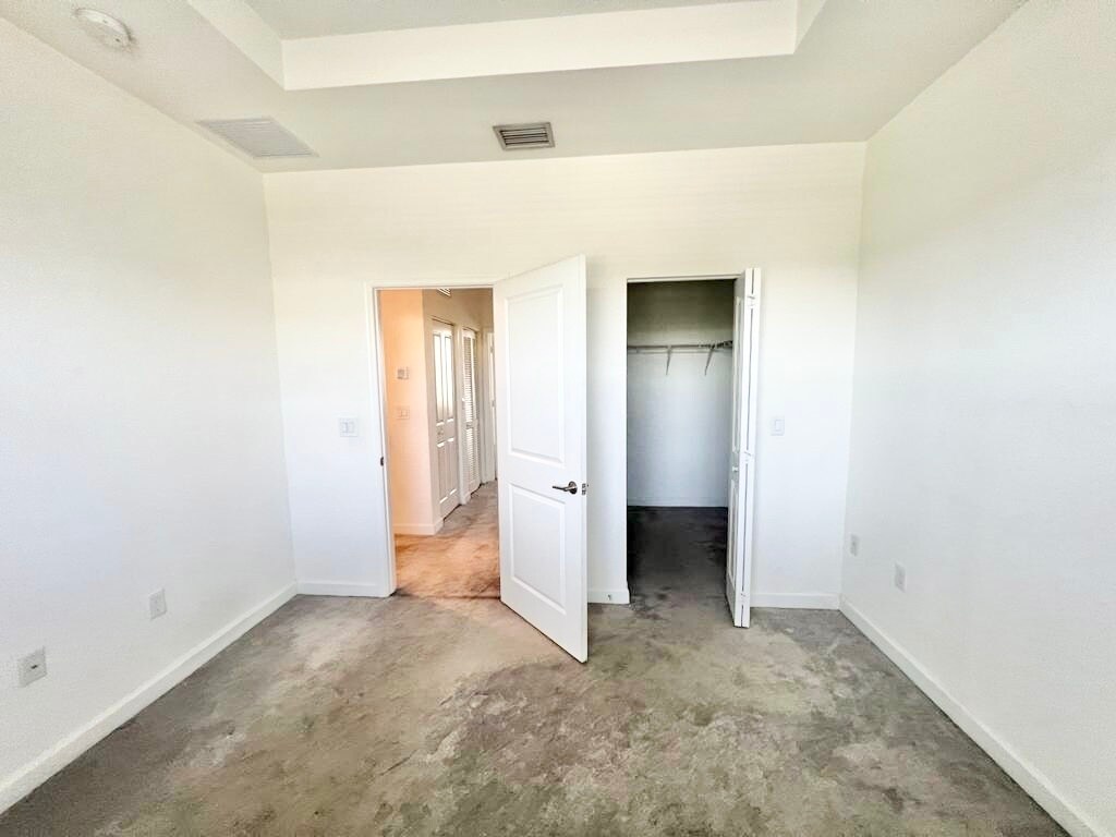 Building Photo - 575 NE 208th Ter
