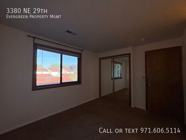 Building Photo - 3380 NE 29th St