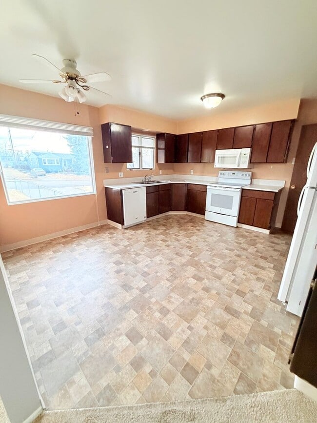 Building Photo - Side by side Duplex