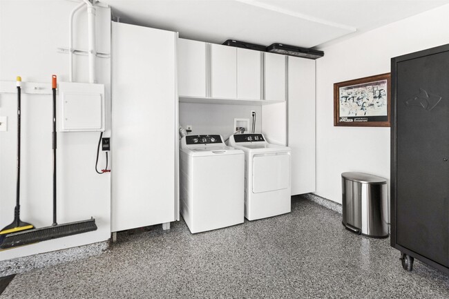Building Photo - 765 3rd St
