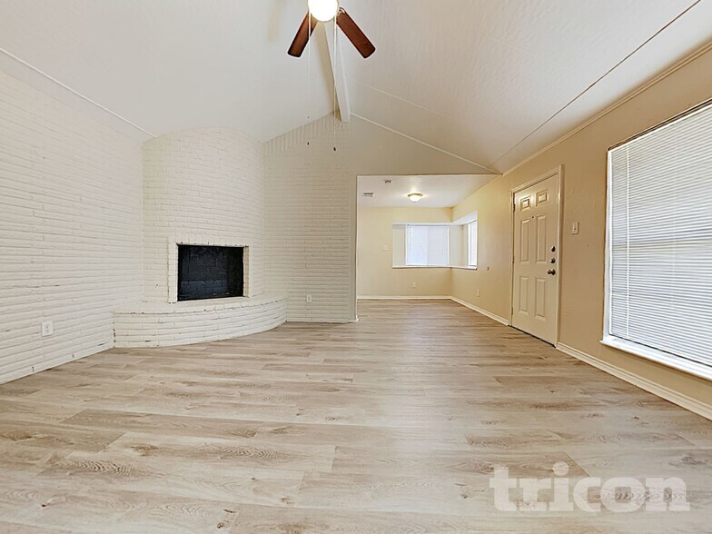 Building Photo - 6511 Grey Oaks Dr