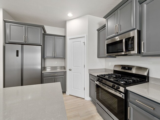 Building Photo - 15083 S Reins Wy