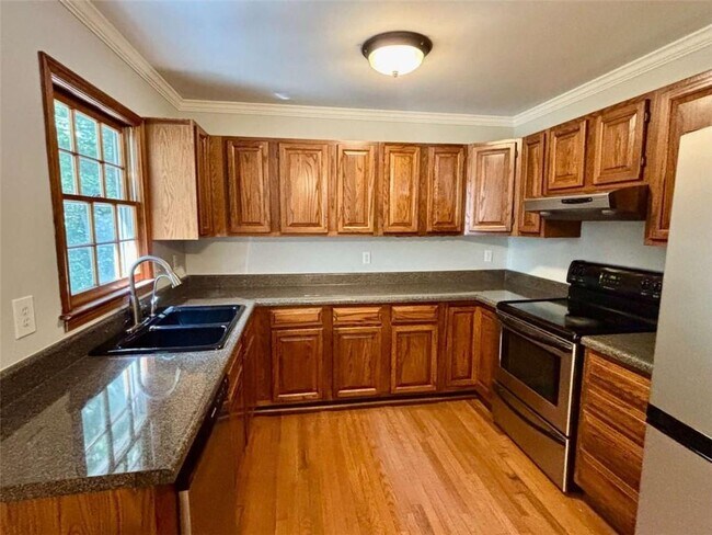 Building Photo - 665 Gregory Manor Dr SW