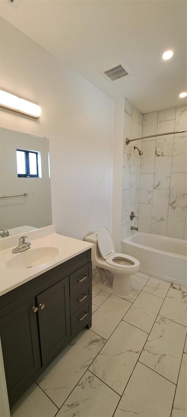 Building Photo - 3801 Davie Blvd