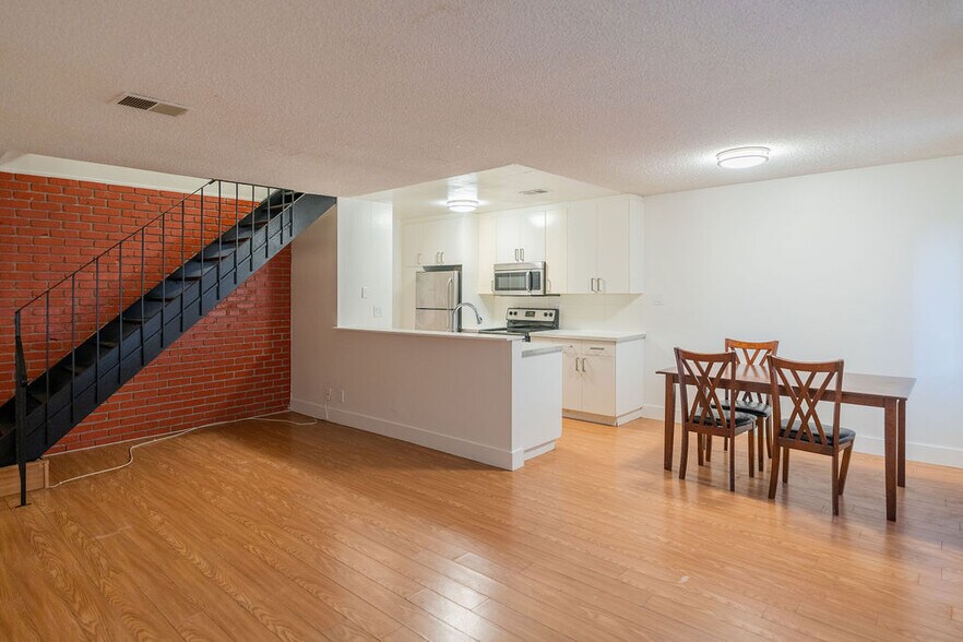 Building Photo - 2209 Peppertree Way