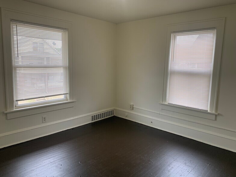 Building Photo - 1005 13th St NE