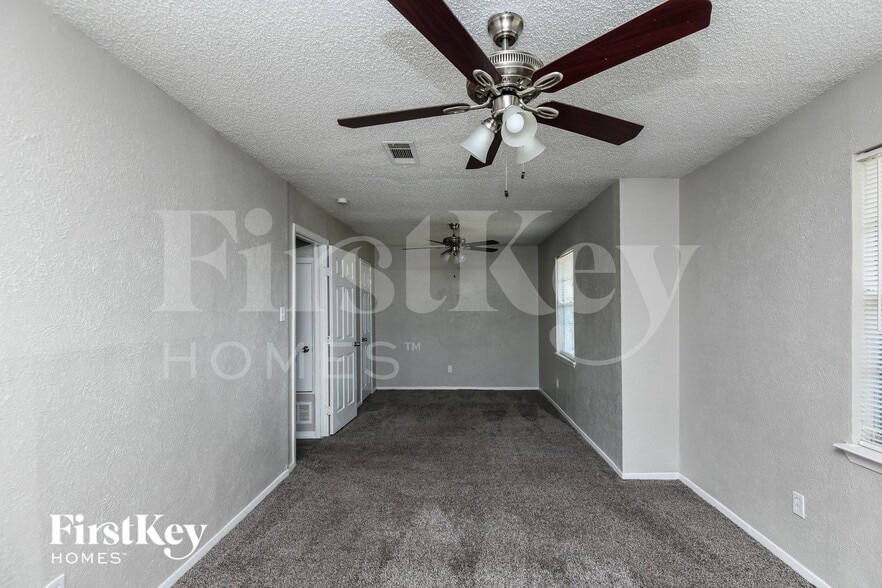 Building Photo - 308 Bluebonnet St