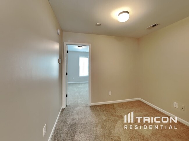 Building Photo - 557 McCarthy Dr