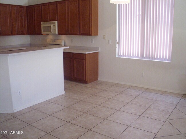 Building Photo - 6933 W Remuda Dr