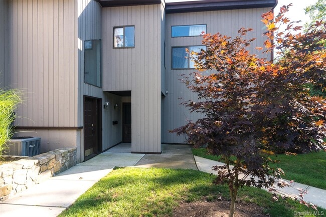 Building Photo - 327 N Greeley Ave