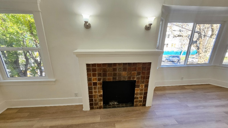 Building Photo - 3220 W 2nd St