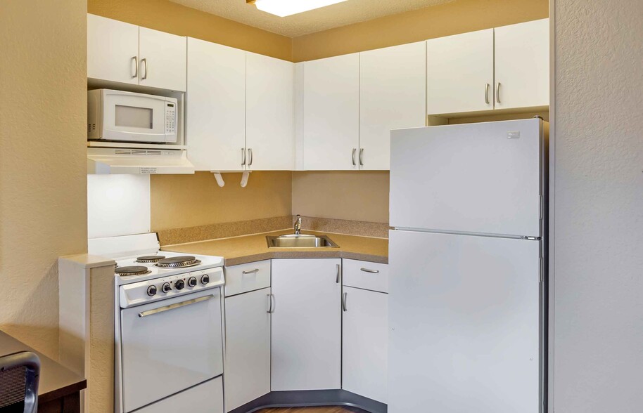 Building Photo - Furnished Studio-Seattle - Everett - Silve...