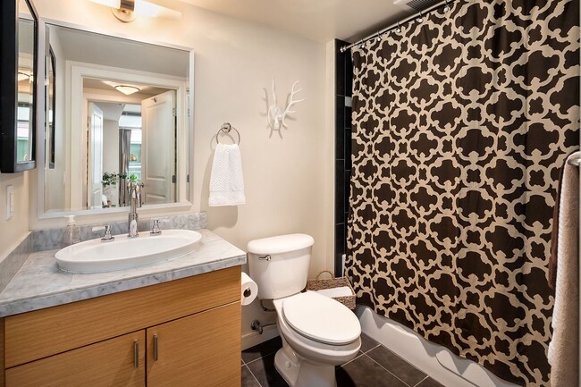 Building Photo - Cosmopolitan Condominiums ~ South Lake Union