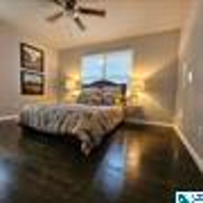 Building Photo - Charming 4 Bedroom, 1 Bathroom house
