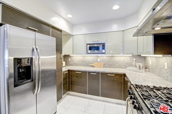 Building Photo - 1319 N Detroit St