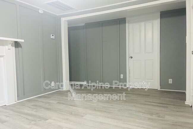 Building Photo - 1021 Dodd St