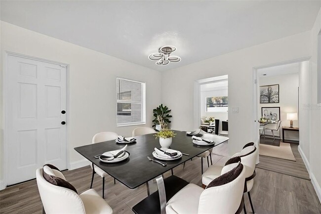 Building Photo - 3034 Touraine Ave