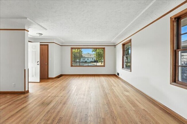 Building Photo - Newly Renovated 5BD/3BA Single-Family Home in University Park - Near UPortland! $3,750/mo - Avail...