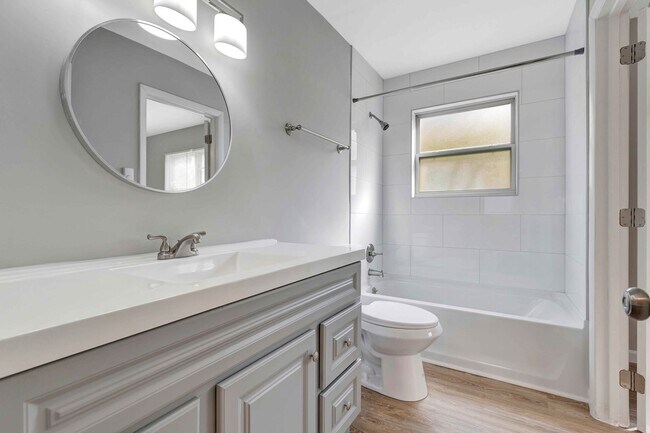 Building Photo - Washington Court Apartments- Newly Renovated