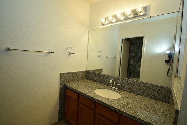 Building Photo - 2250 W Rockwell Dr