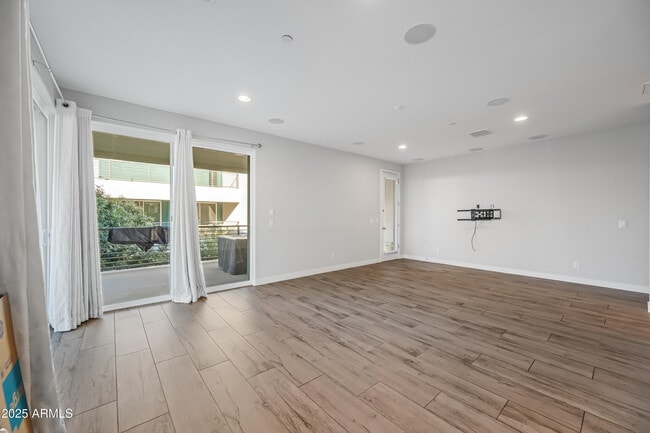 Building Photo - 1250 Abbey Ln