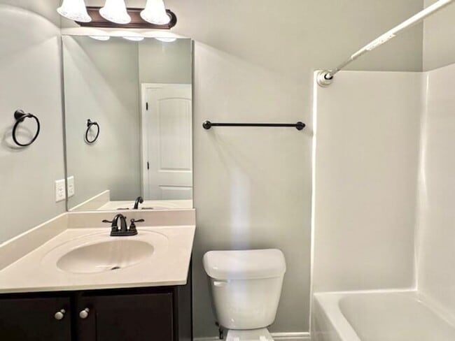 Building Photo - Move In Special! Now Leasing A Spacious 4 ...