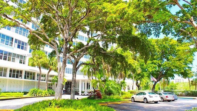 Building Photo - 7441 Wayne Ave