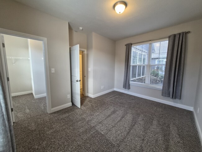 Building Photo - 14221 James Dean Dr