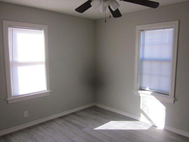 Building Photo - Southlawn