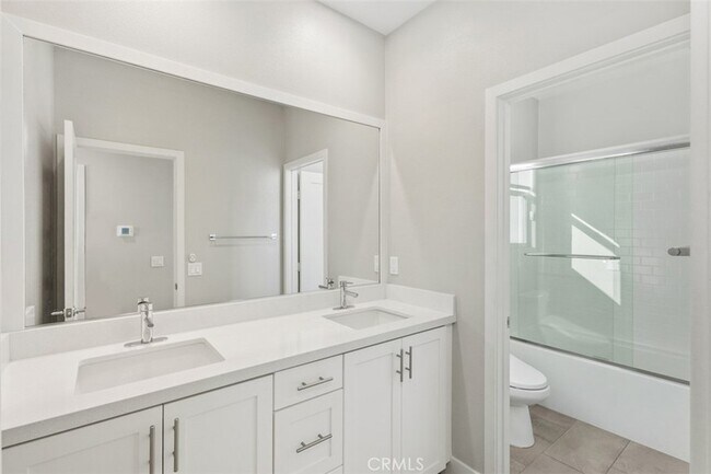 Building Photo - 157 Novel