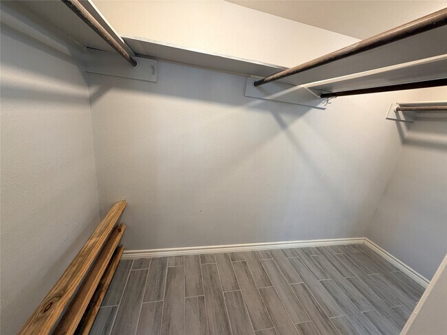 Building Photo - 1607 Chestnut Ridge Rd