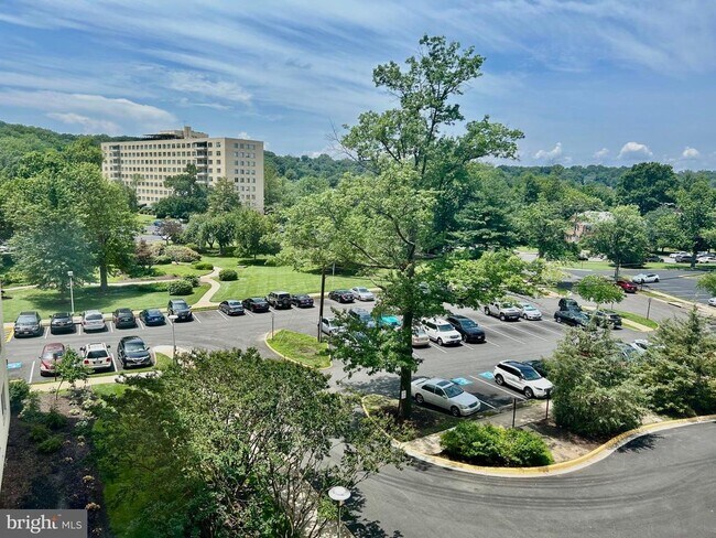 Building Photo - 6621 Wakefield Dr