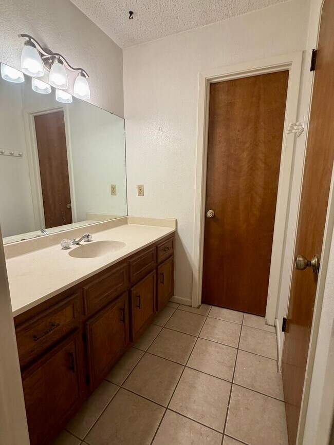 Building Photo - 108 Stone Canyon Ct