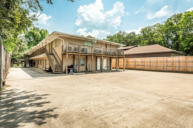 Building Photo - 4931 Junius St