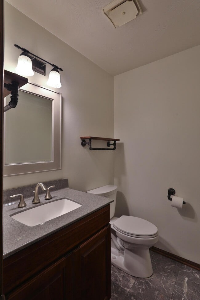 Building Photo - 453 Buckhorn Ct