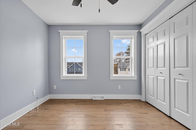 Building Photo - 716 Adams Cir