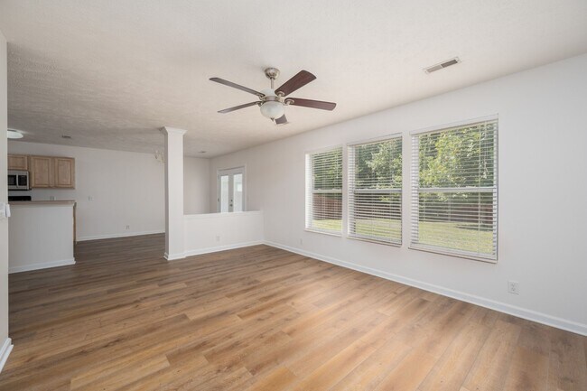Building Photo - **BE THE LUCKY ONE TO LIVE IN THIS UPDATED NASHVILLE/ BELLEVUE HOME**
