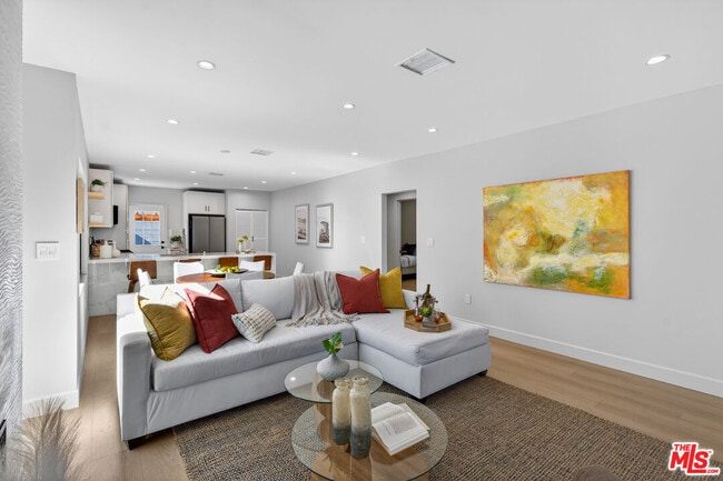 Building Photo - 2931 S Bronson Ave