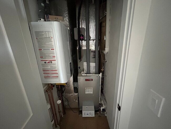 Building Photo - 150 Rumney Rd