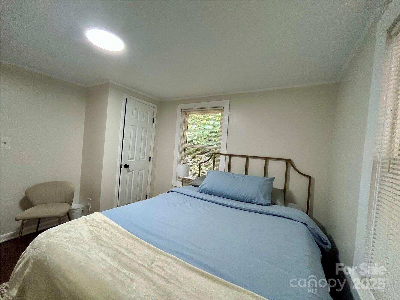 Building Photo - Room in Duplex on Charles Ave