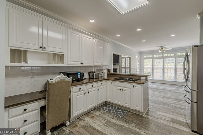 Building Photo - 203 Prestwick Way N