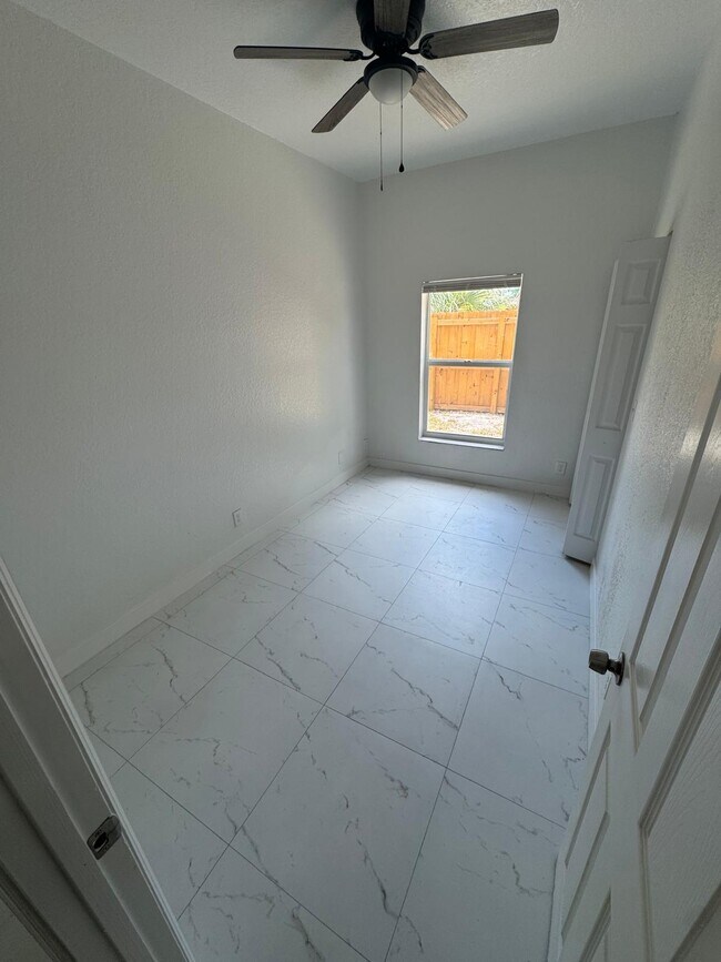 Building Photo - 890 NW 25th Ave