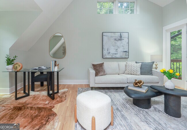 Building Photo - 2908 N Hills Dr NE